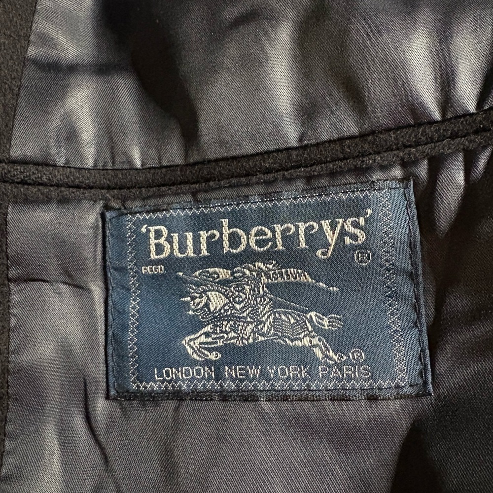 EUC Burberrys Navy Blazer. Size M (See Measurements) - Picture 5 of 8